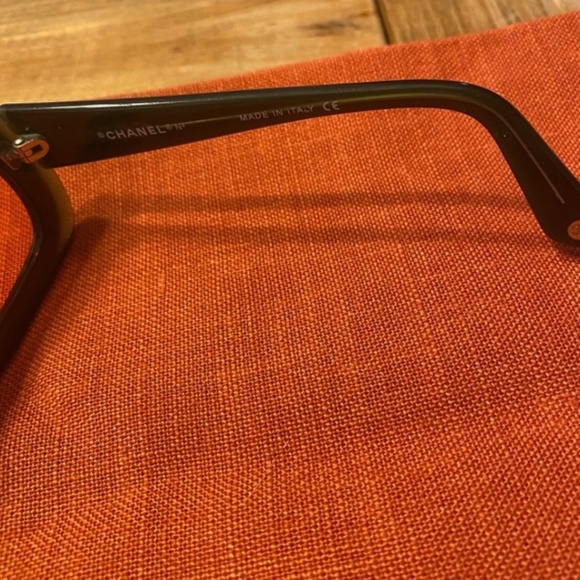 Chanel sunglasses - Picture 6 of 8